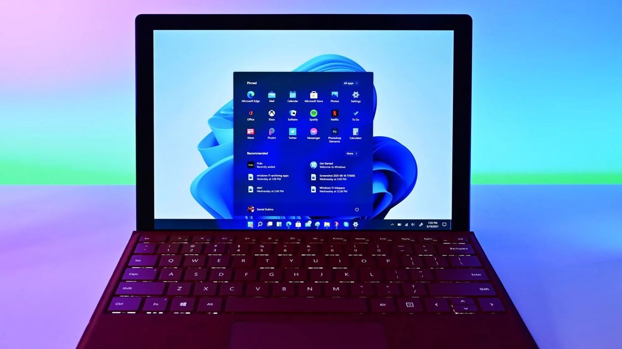 Microsoft confirms Windows 11’s dark mode will become more consistent over time
